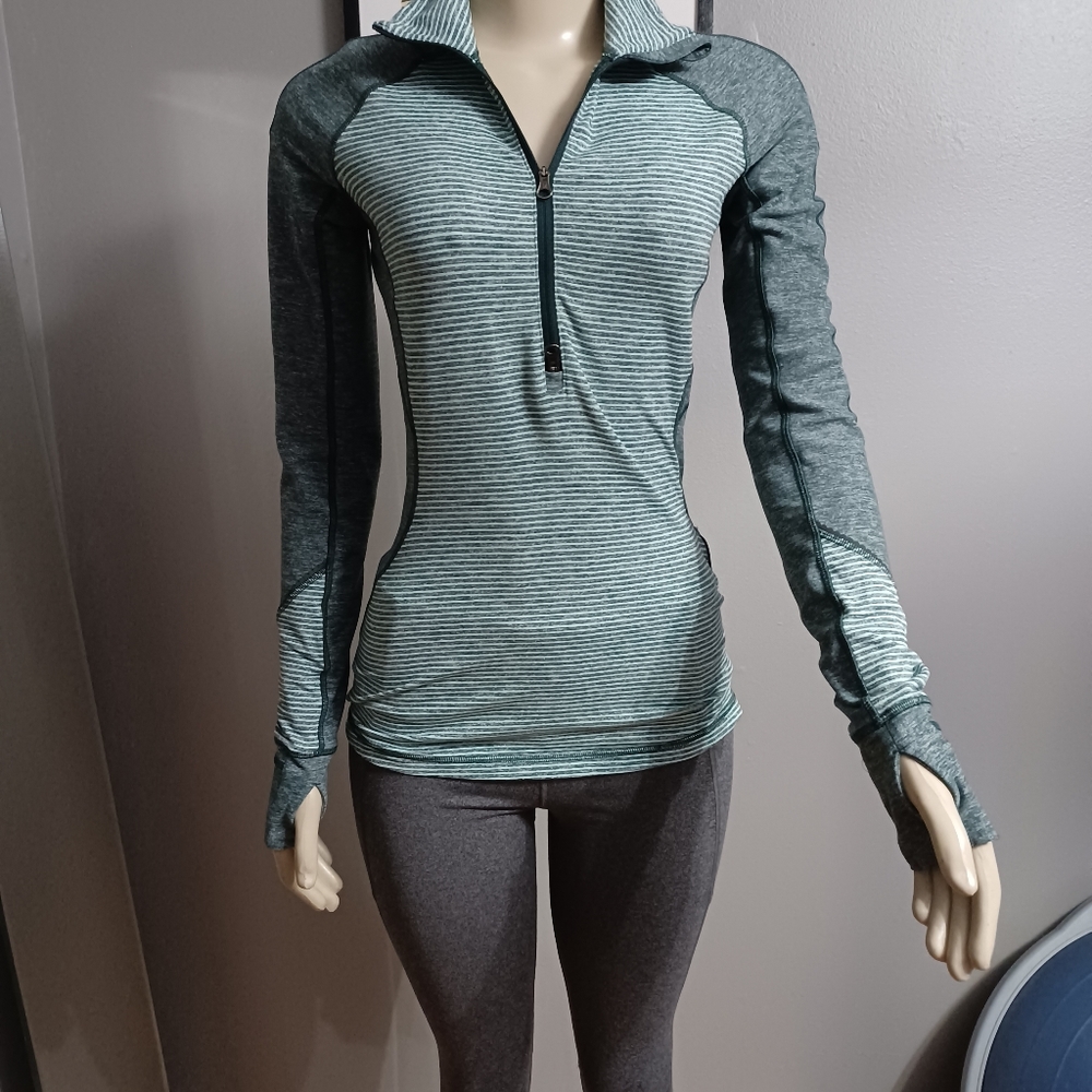 Lululemon Women's Running 2-WAY Half Zip with Fold Over Finger Covers Size 6